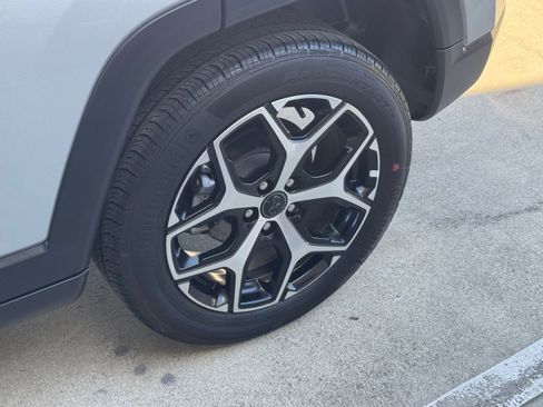 Used 2025 Jeep Compass Limited image 31