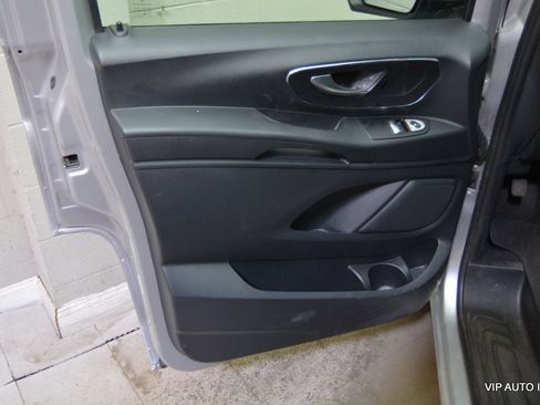 Used 2017 Mercedes-Benz Metris Passenger image 8