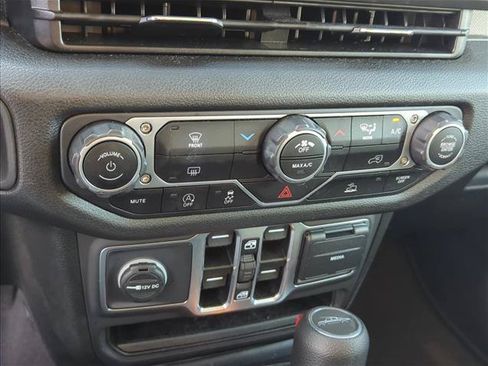 Used 2025 Jeep Gladiator Sport AWD/4WD image 21