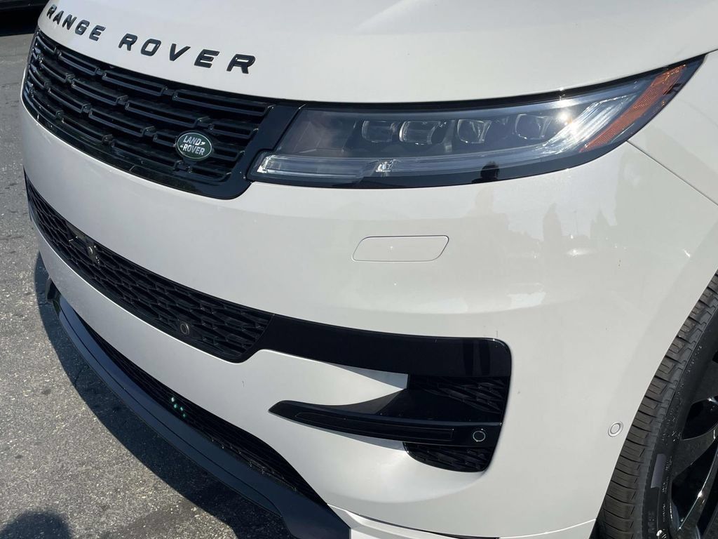 New 2026 Land Rover Range Rover Sport Dynamic SE AWD/4WD image 8
