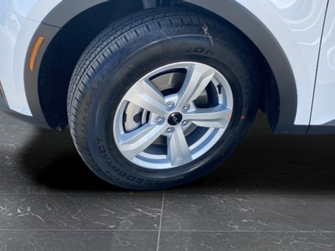 New 2026 Kia Sorento LX FWD image 35