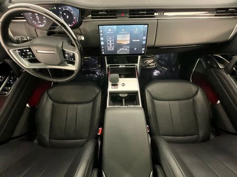 Certified 2025 Land Rover Range Rover SE image 14