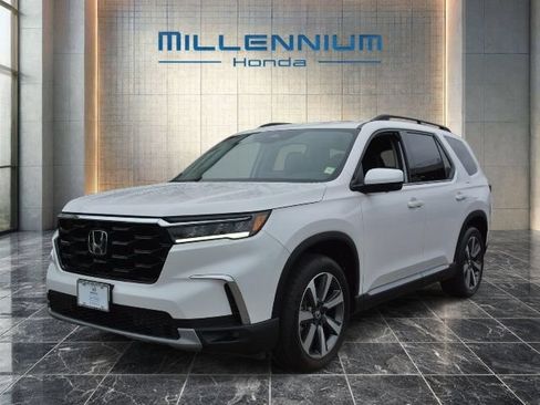 Used 2023 Honda Pilot Elite image 9