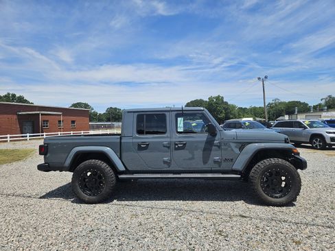 New 2026 Jeep Gladiator Sport AWD/4WD image 2