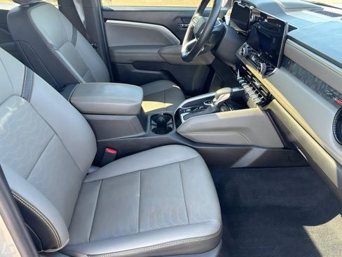 Used 2025 Chevrolet Colorado ZR2 AWD/4WD image 32