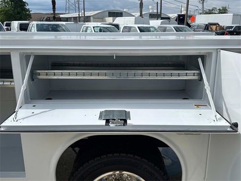 New 2025 Ford F550 4x4 SuperCab Super Duty image 10