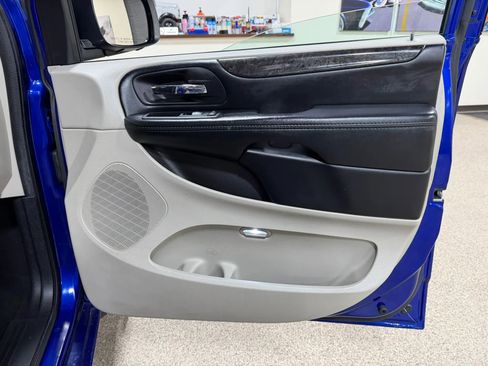 Used 2019 Dodge Grand Caravan SE FWD image 15