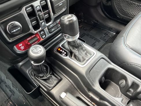 Used 2024 Jeep Wrangler Unlimited Rubicon 4xe AWD/4WD image 10