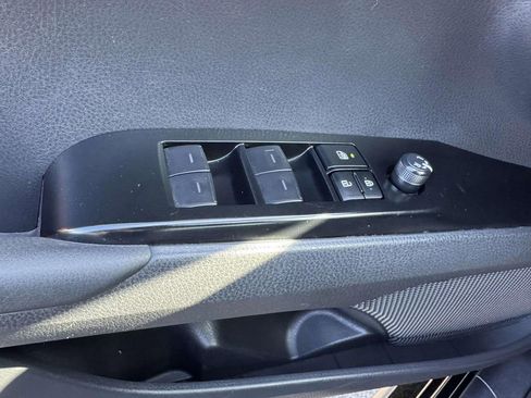 Used 2025 Toyota Camry SE image 19