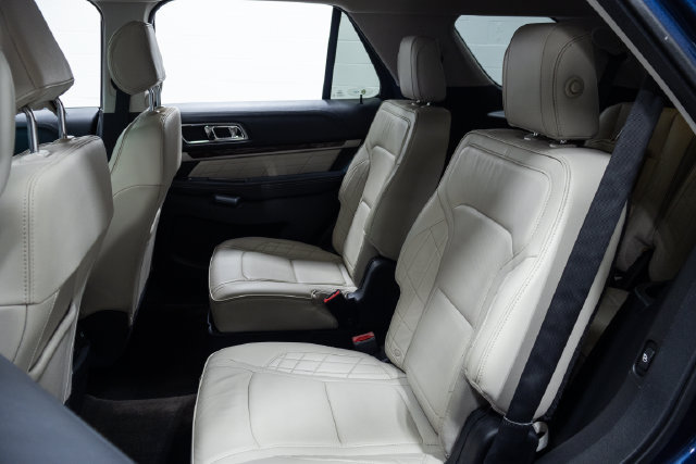 Used 2016 Ford Explorer Platinum AWD/4WD image 23