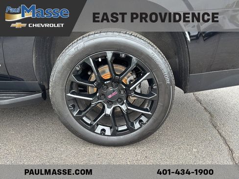 Certified 2023 GMC Yukon XL SLT w/ SLT Luxury Package AWD/4WD image 8