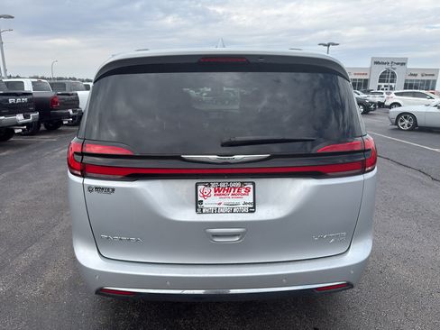 Certified 2022 Chrysler Pacifica Limited w/ Uconnect Theater Family Group AWD/4WD image 6