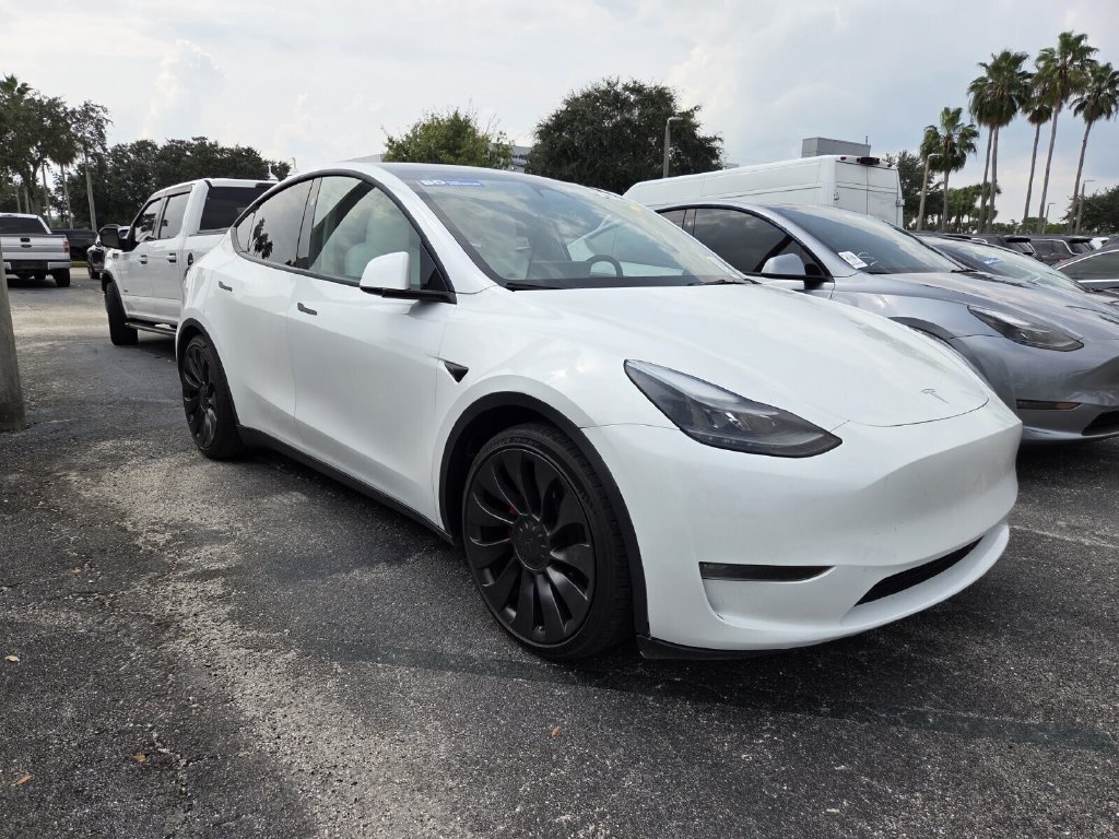 Used 2024 Tesla Model Y Performance AWD/4WD image 2