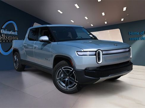 Used 2025 Rivian R1T Adventure image 1
