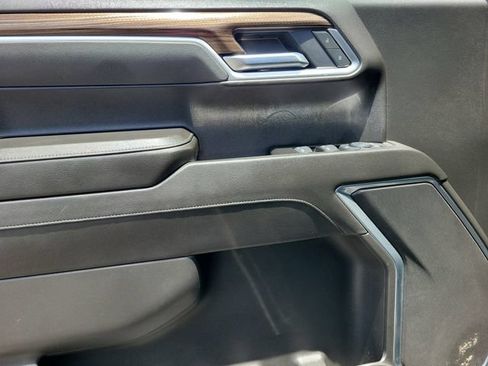 Used 2025 Chevrolet Silverado 1500 LT RWD image 19