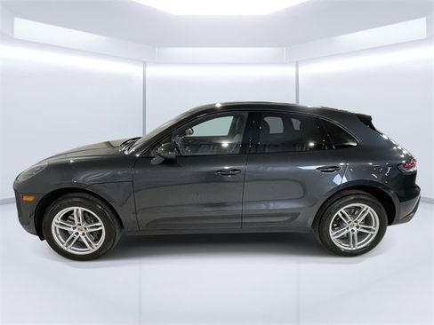 Used 2025 Porsche Macan image 2