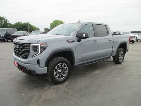 Used 2024 GMC Sierra 1500 AT4 w/ Technology Package AWD/4WD image 11