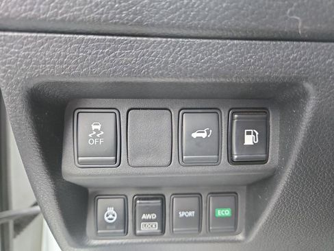 Used 2018 Nissan Rogue SV w/ Premium Package image 25