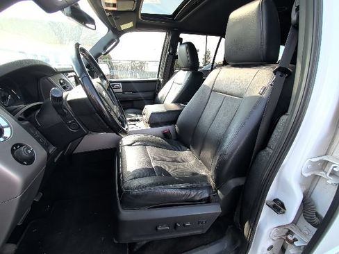 Used 2017 Ford Expedition Limited w/ Equipment Group 301A AWD/4WD image 8