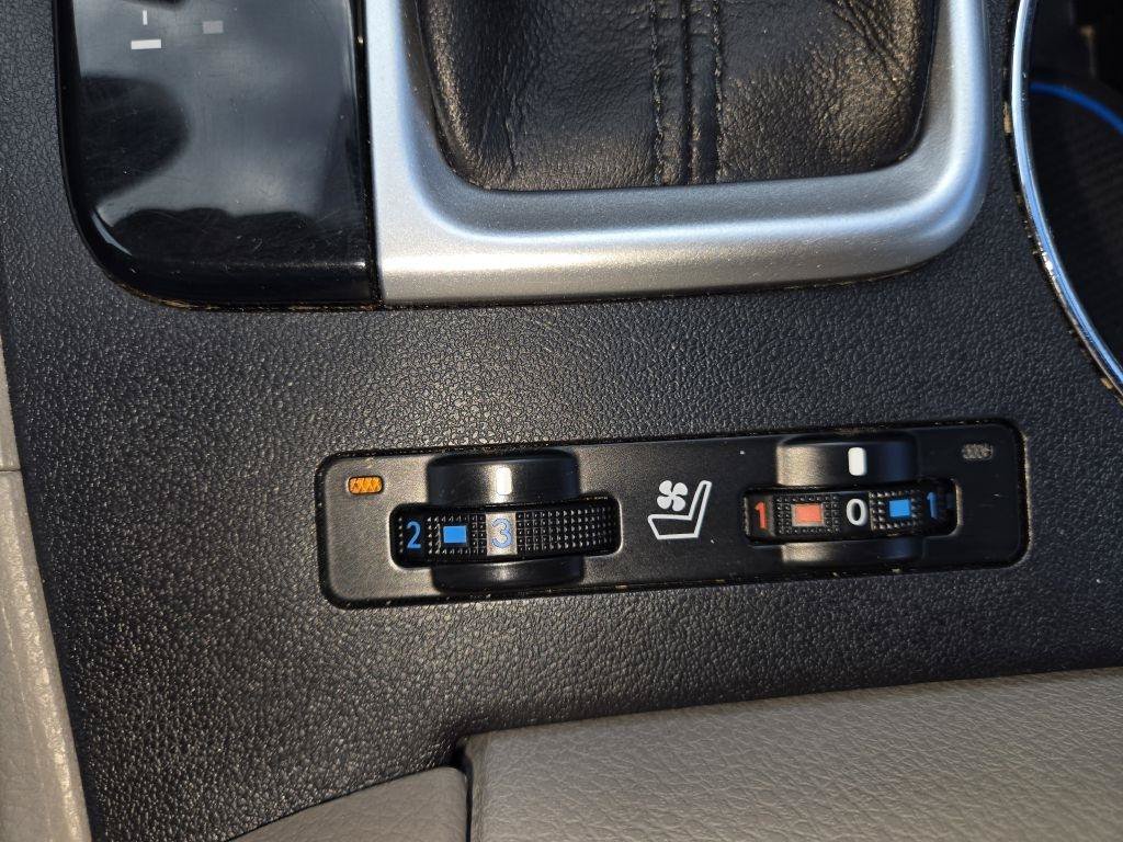 Used 2016 Toyota Highlander Limited FWD image 28