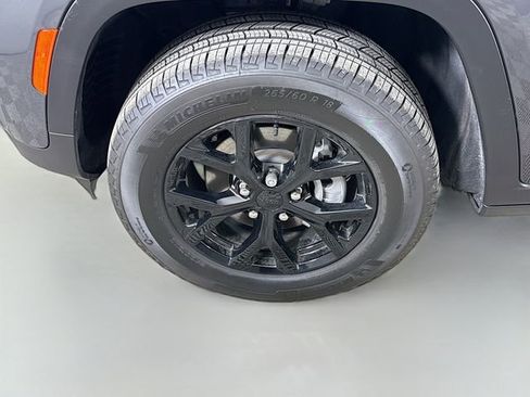 Used 2024 Jeep Grand Cherokee Altitude image 30