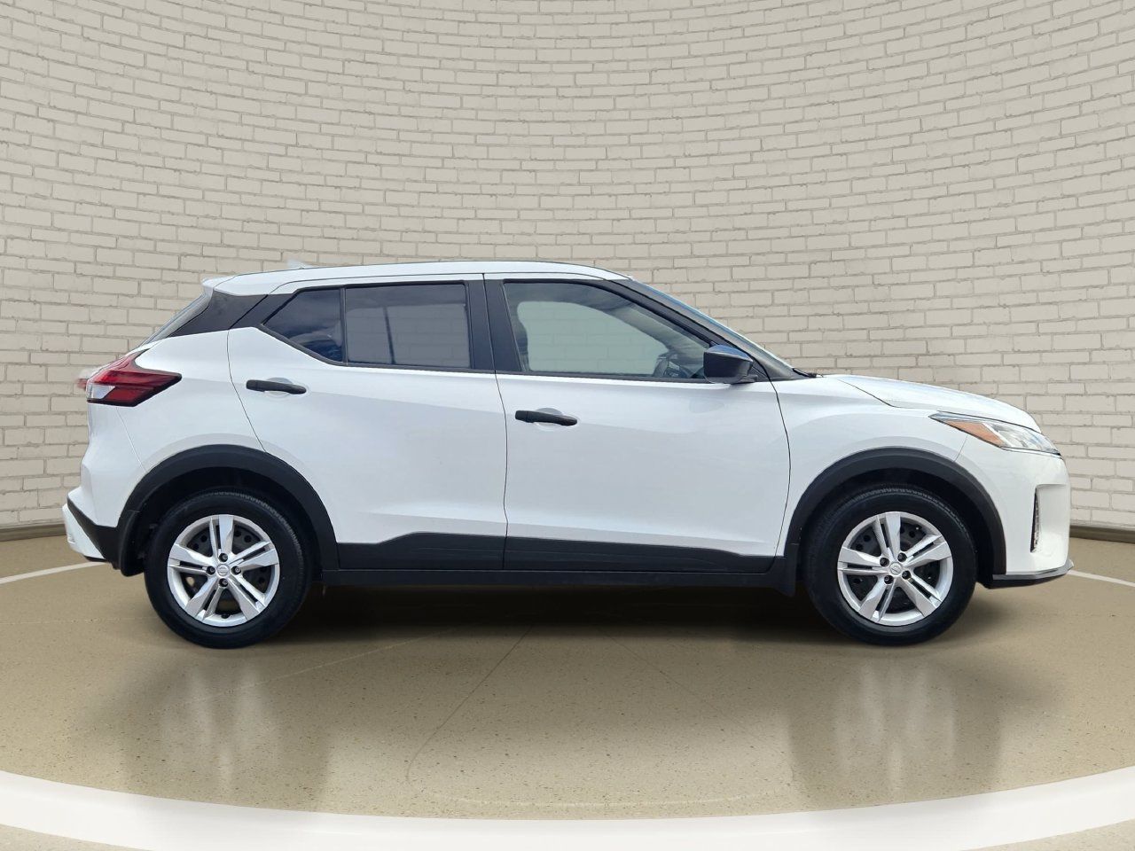 Used 2024 Nissan Kicks S FWD image 4