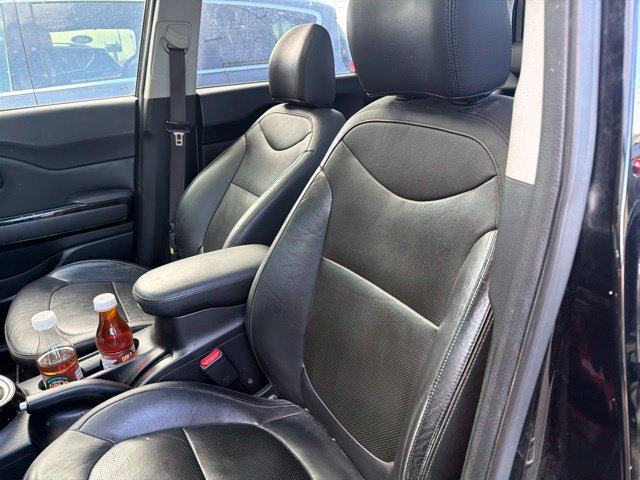 Used 2016 Kia Soul ! w/ Premium Package FWD image 7