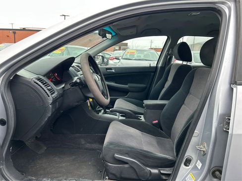 Used 2005 Honda Accord DX image 10