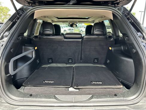 Used 2017 Jeep Cherokee Limited AWD/4WD image 5