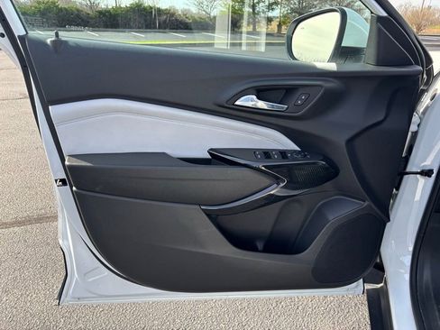 Used 2025 Chevrolet Trax LT w/ Driver Confidence Package image 12