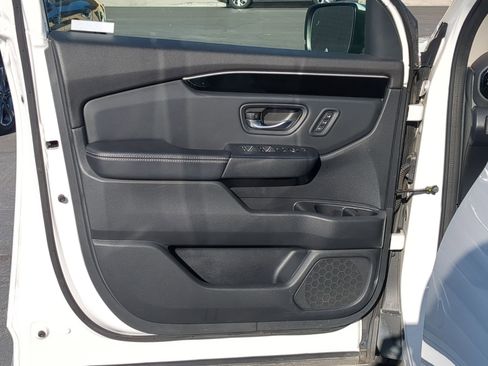 Used 2023 Honda Pilot Touring image 14