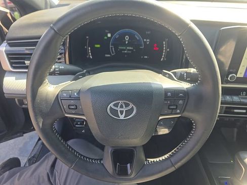 Used 2025 Toyota Camry SE w/ Convenience Package FWD image 6