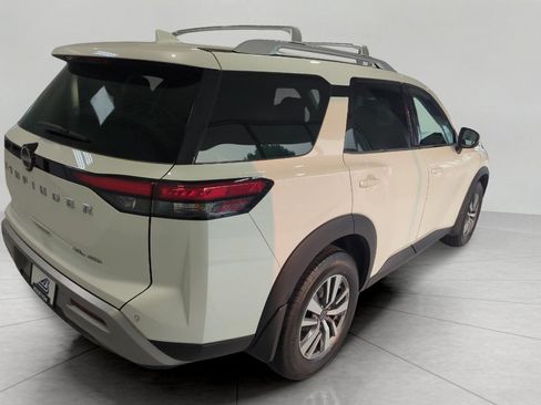 Used 2023 Nissan Pathfinder SL AWD/4WD image 5
