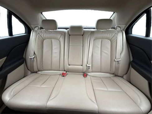 Used 2020 Lincoln Continental AWD w/ Premium Package image 12