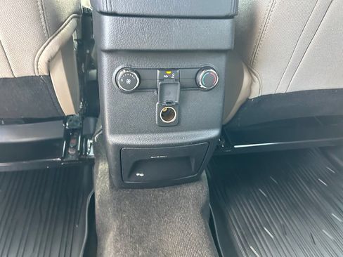 Used 2018 Ford Explorer XLT AWD/4WD image 40