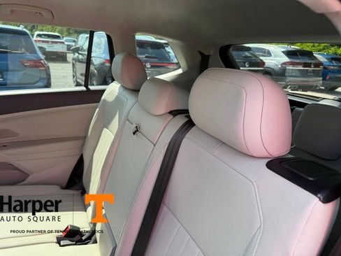 Used 2022 Volkswagen Tiguan SE FWD image 9