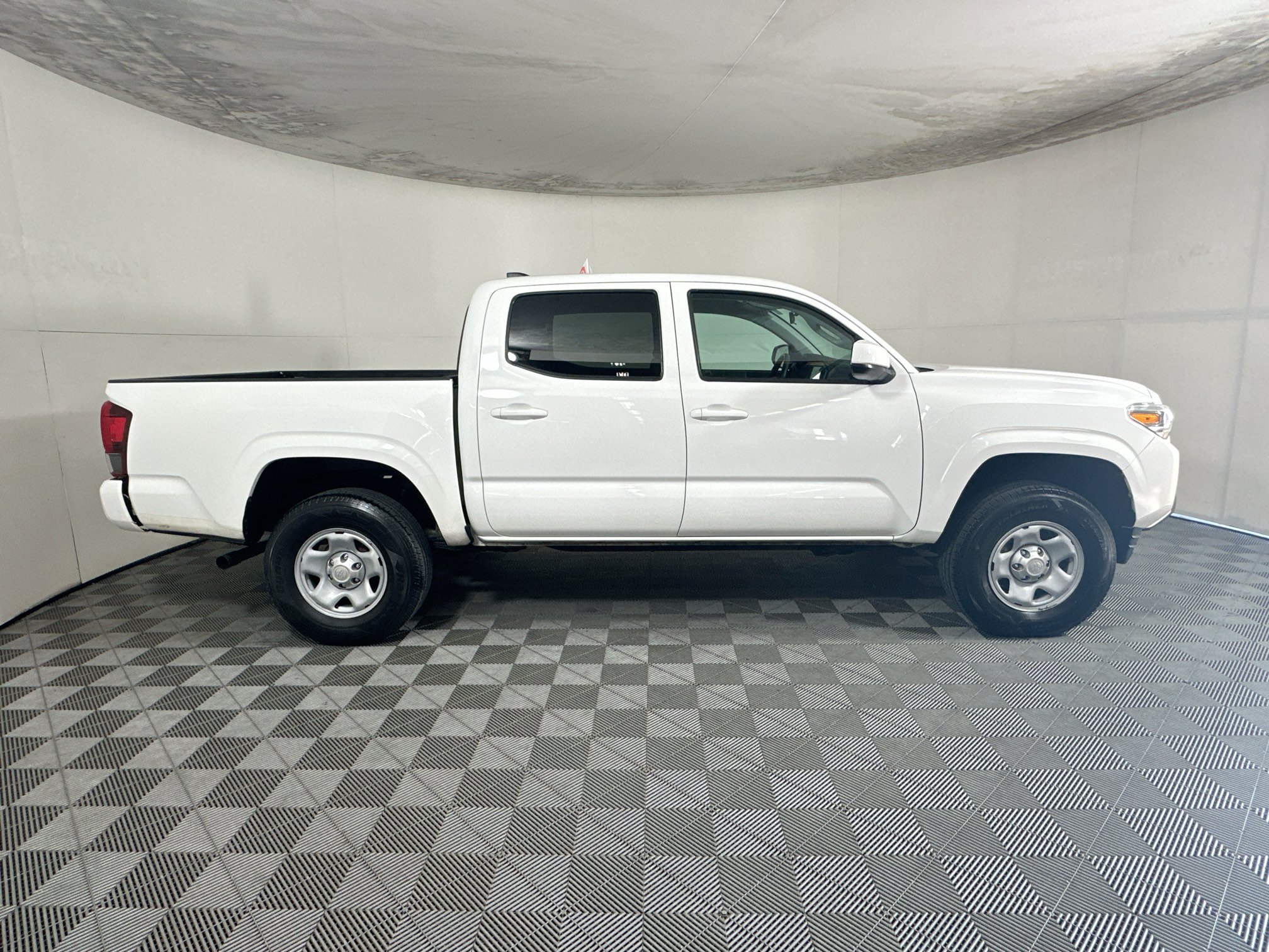 Certified 2023 Toyota Tacoma SR AWD/4WD image 2