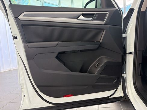 Used 2021 Volkswagen Atlas SE w/ Panoramic Sunroof Package FWD image 14