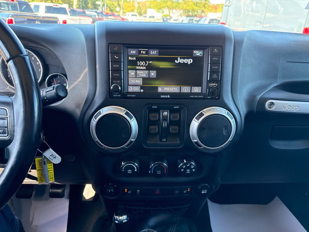 Used 2017 Jeep Wrangler Unlimited Sahara w/ Connectivity Group AWD/4WD image 8