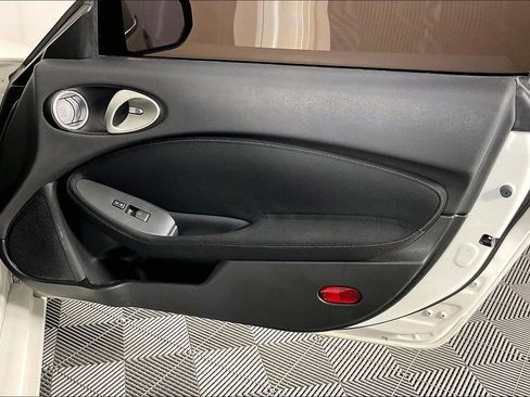 Used 2014 Nissan 370Z Coupe RWD image 24