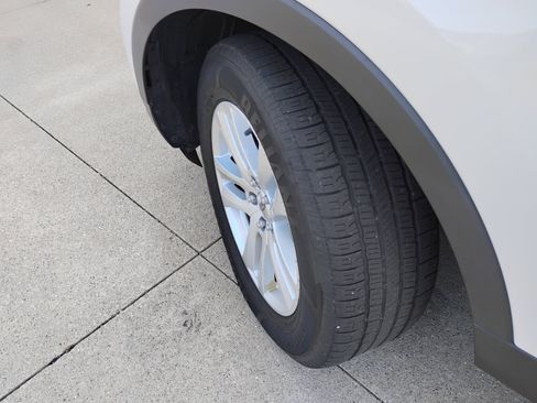 Used 2018 Ford Explorer XLT w/ Equipment Group 202A AWD/4WD image 25
