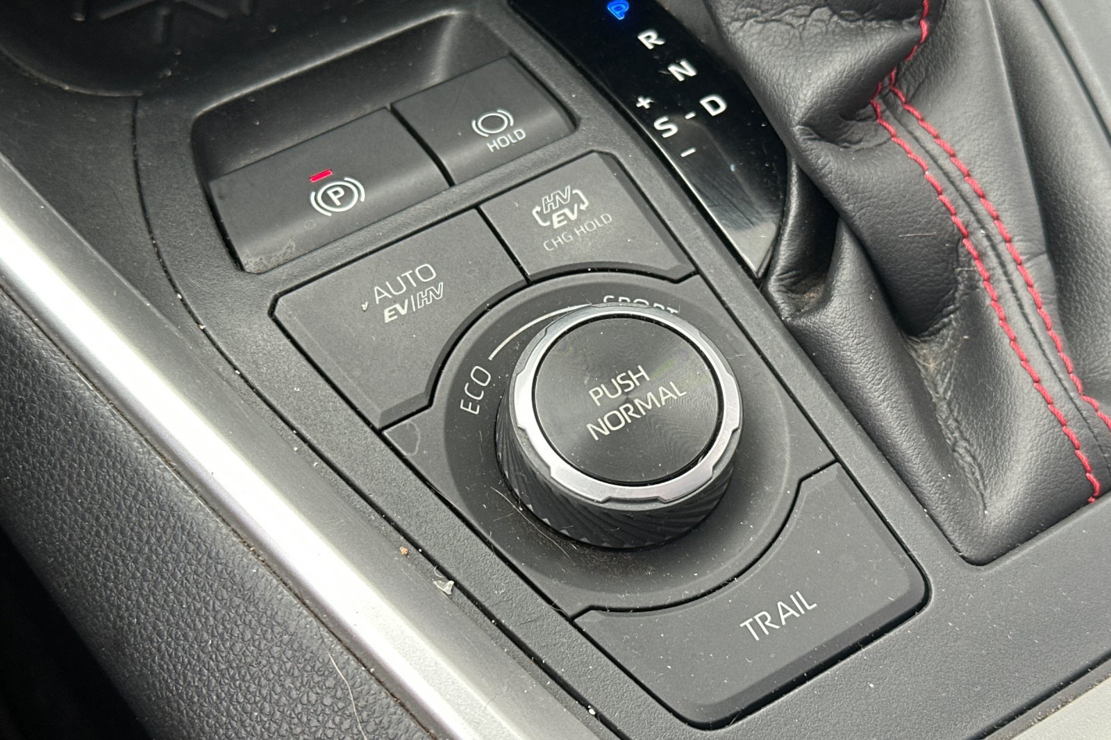 Used 2021 Toyota RAV4 SE w/ Weather & Moonroof Package AWD/4WD image 32