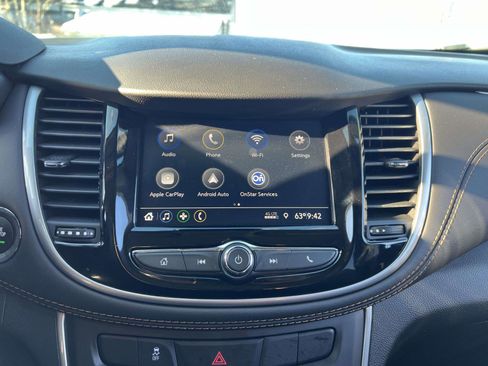 Certified 2022 Chevrolet Trax LT w/ LT Convenience Package image 22