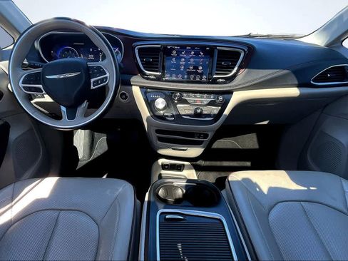 Used 2020 Chrysler Pacifica Limited FWD image 10