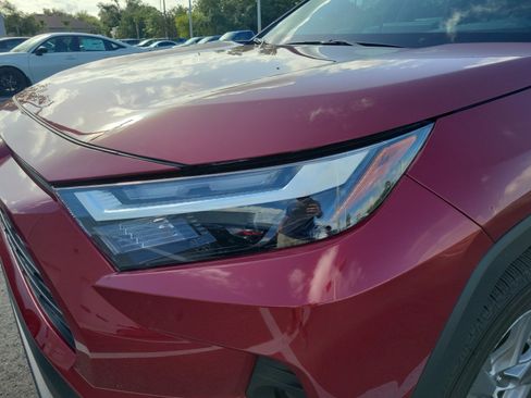 Used 2025 Toyota RAV4 XLE w/ Convenience Package FWD image 5