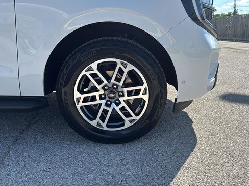 Used 2025 Ford Expedition Active image 9