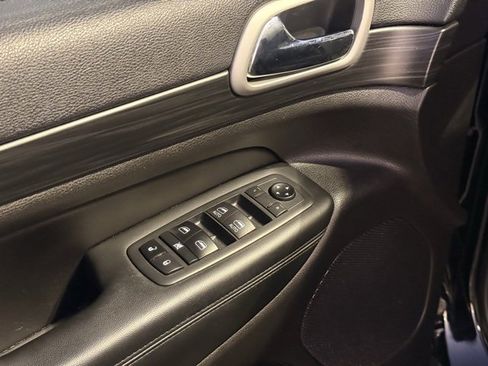 Used 2020 Jeep Grand Cherokee Altitude image 11