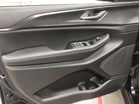 New 2025 Jeep Grand Cherokee Altitude image 24