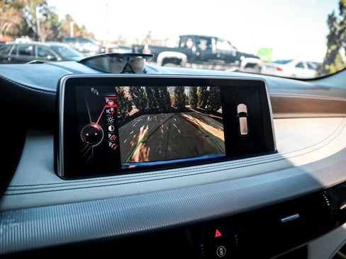 Used 2016 BMW X5 M image 25