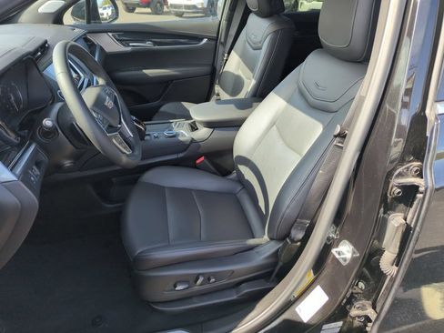 Used 2025 Cadillac XT5 Premium Luxury FWD image 11